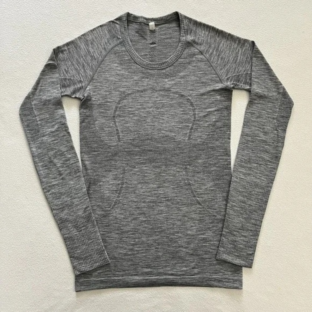 Women's Lululemon Gray Athletic Long Sleeve Top
